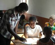 teacher-engaging-students