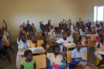 students in class at lixeira