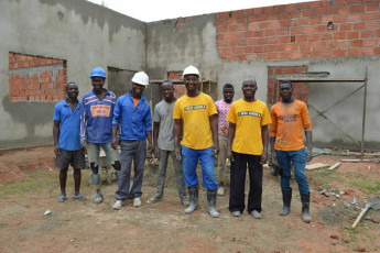 building team at Njele